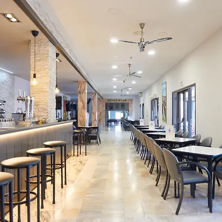 鹦鹉螺酒店 3* 罗萨斯